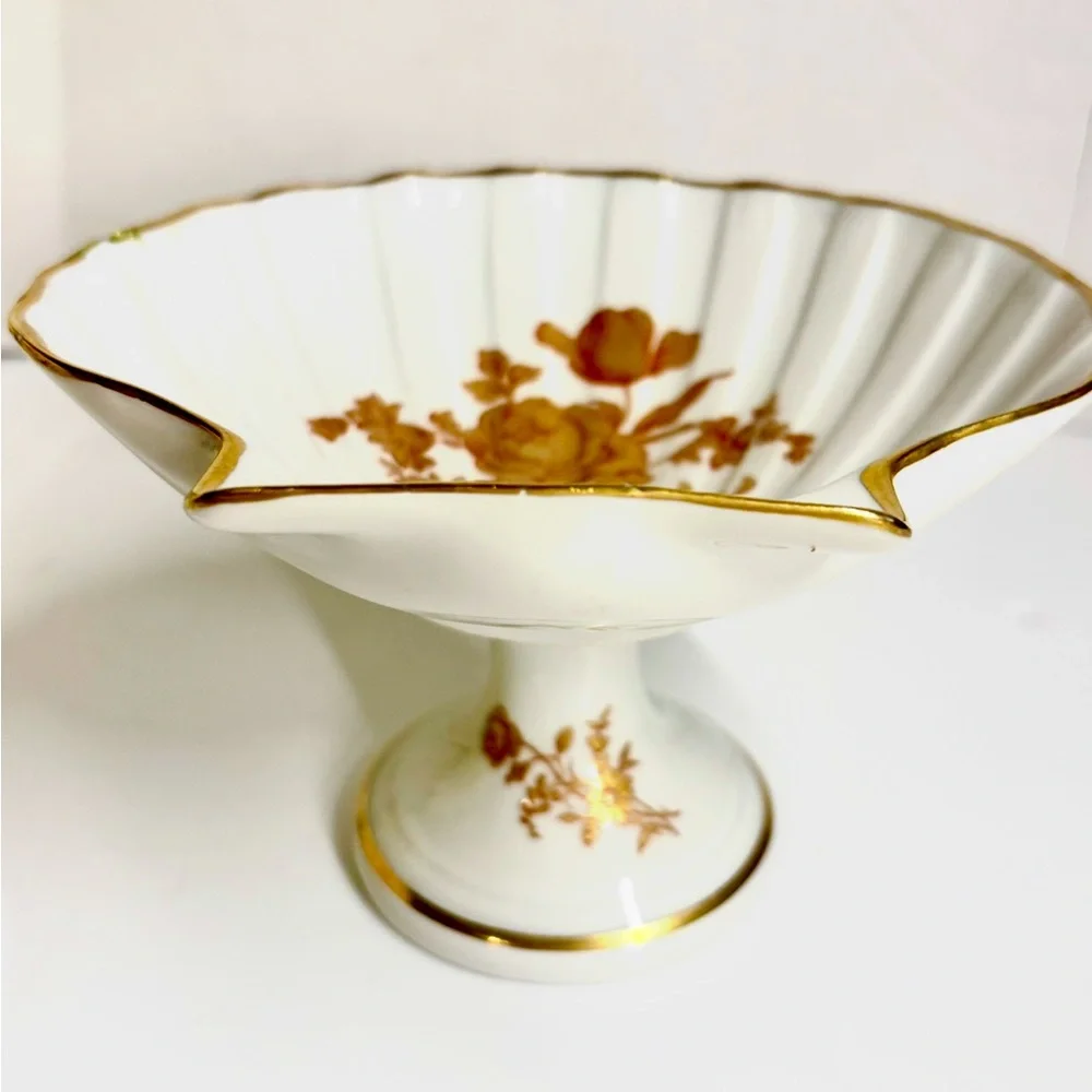 Vintage Limoges France porcelain shell-shaped pedestal dish.